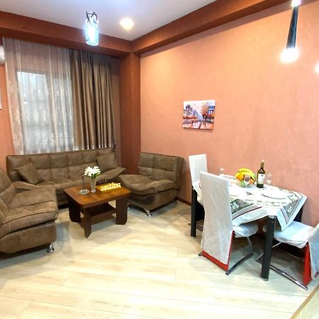 Metta Tbilisi Apartment ภายนอก รูปภาพ